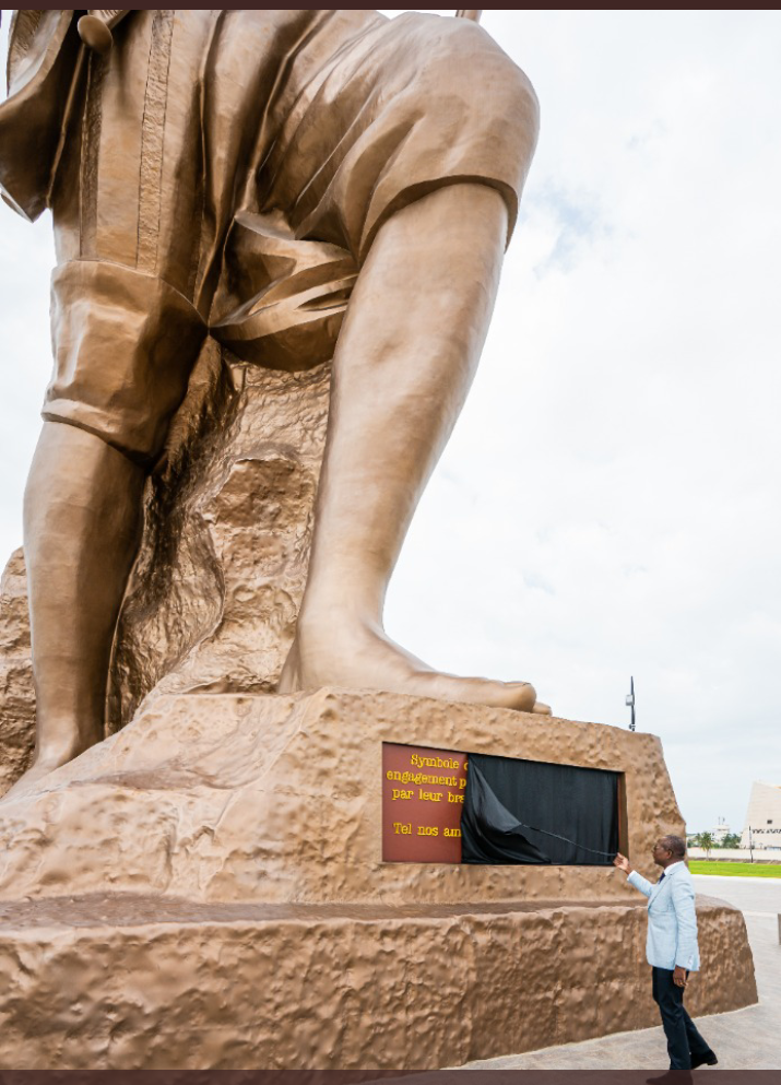 BENIN LE PRÉSIDENT PATRICE TALON DÉVOILE LE MONUMENT AMAZONE Depeche
